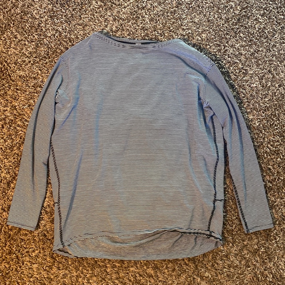 Lululemon size 2 women’s back in action shirt never worn